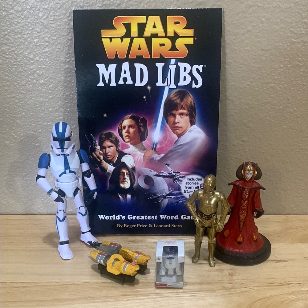 Star Wars lot of 6 items. Figurines, Mad Libs  fun fun